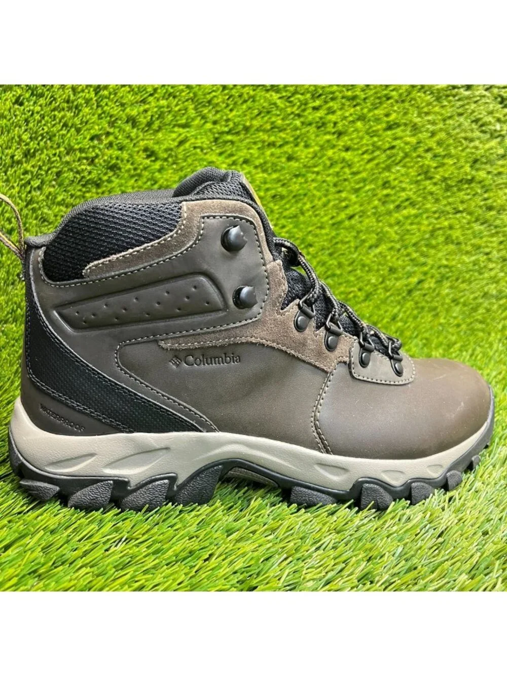 Columbia Newton Ridge Plus II Mens Size 9E Brown Leather Waterproof Hiking Boots